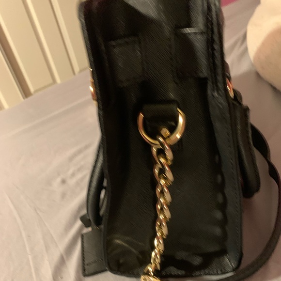 Michael Kors Hamilton Bag Medium Black and Gold - Picture 7 of 8